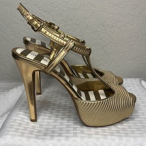 🌸 Gianni Bini Gold Heels
